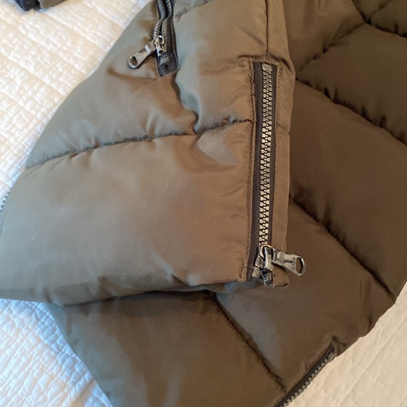 Pajar Kids winter jacket with side zipper and fur hood. Smoke free home. - Picture 6 of 6